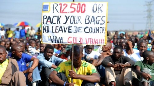 Greve des travailleurs des mines platine en Afrique du Sud-2014
