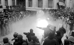 À Kiev, des groupes fascistes ont pris la direction des manifestations, au départ spontanées, et qui ont abouti à la chute de gouvernement