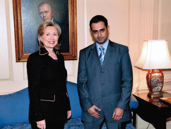 Hillary Clinton et Bassem Samir - <span class="caps">DR</span>