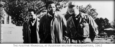 Mandela entre Amilcar Cabral et Mohamed Lamari en 1962<small class="fine"> </small>? Oujda 