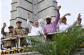 Cérémonie du 1<sup class="typo_exposants">er</sup> mai<small class="fine"> </small>? Cuba présidée par Raùl Castro